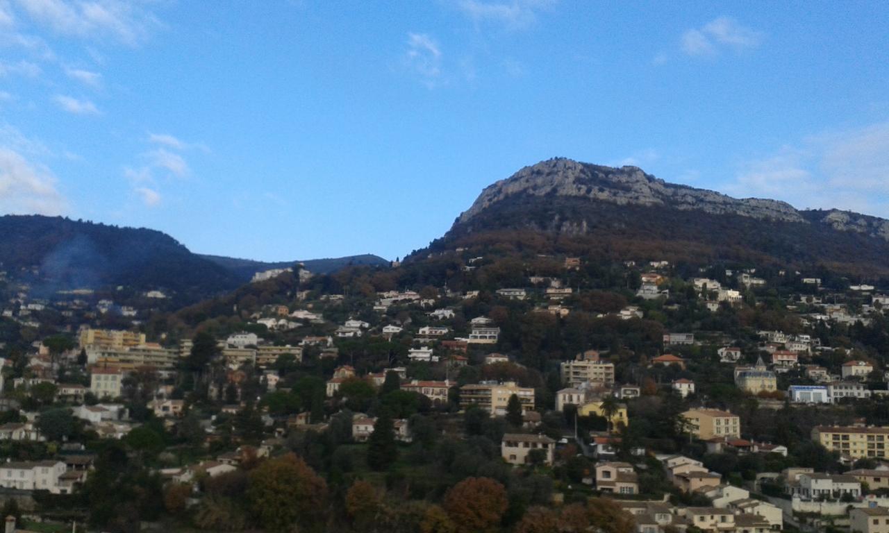 Des Seigneurs Hotel 2*